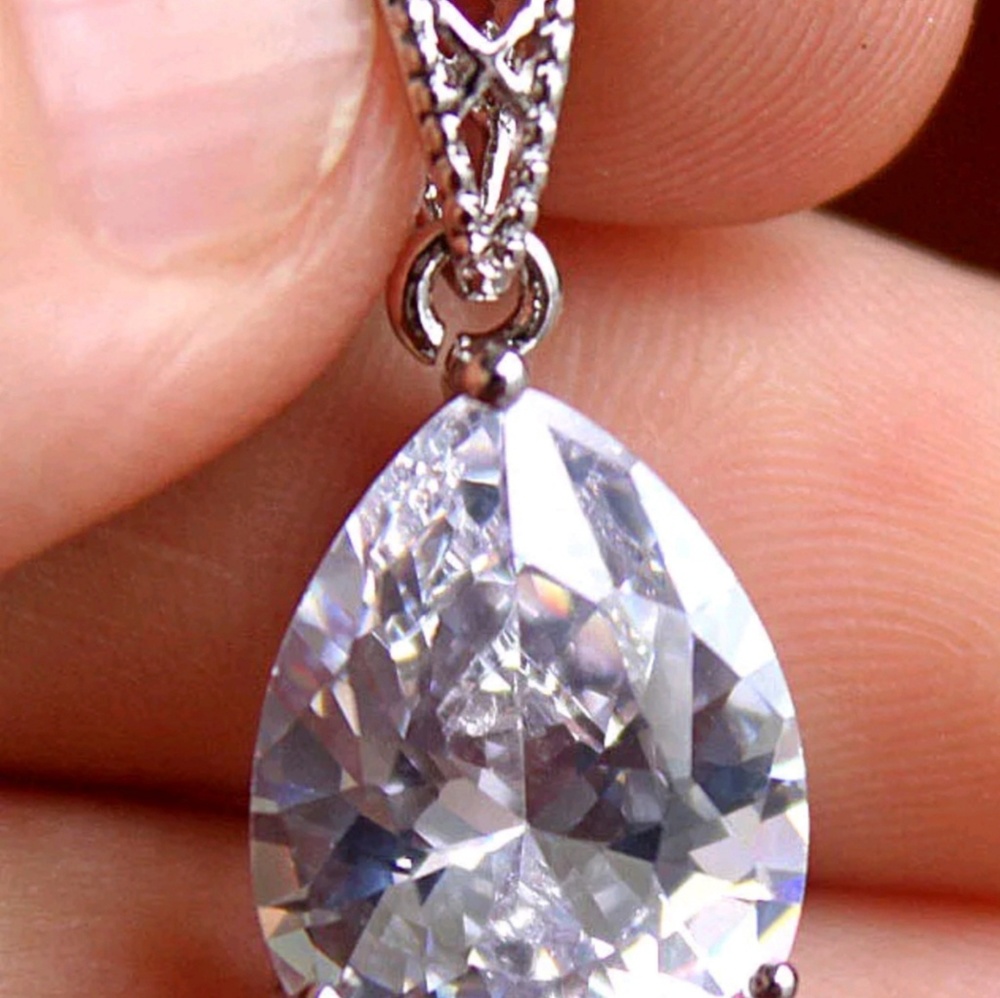 🆕️18k white gold filled pendant  white color